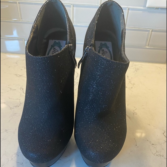 Italina high heel with platform bootie size 7.5 - Picture 5 of 6